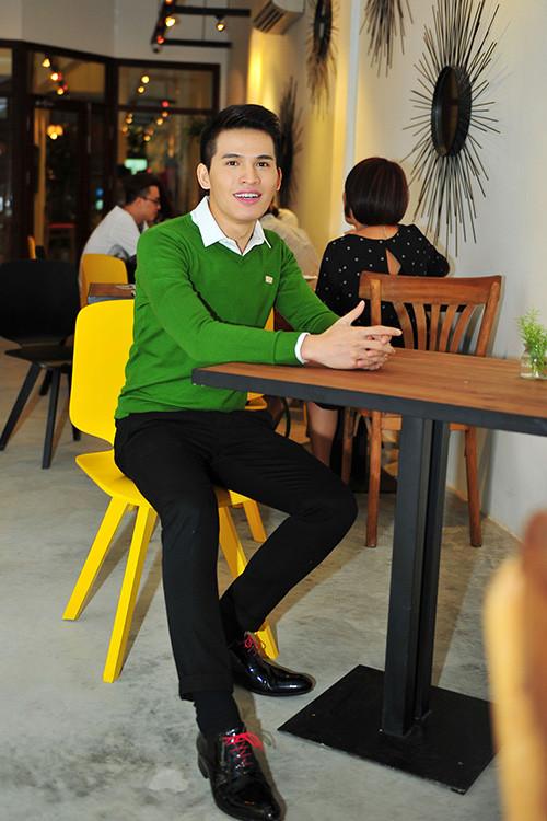 Trịnh Kim Chi "bế" bụng bầu 7 tháng đi khai trương quán cà phê ảnh 10 Trịnh Kim Chi bầu 7 tháng vẫn xinh đẹp