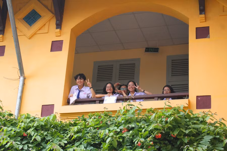 Thí sinh TP Cần Thơ đến trường thi từ sớm.