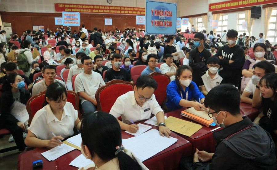 Trường ĐH Tây Nguyên đón tân sinh viên đến xác nhận nhập học. Ảnh: Website của trường.