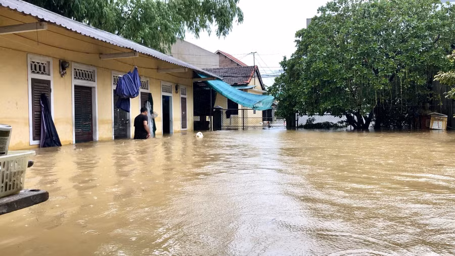 Một dãy nhà trọ của sinh viên tại TP Huế (Thừa Thiên - Huế) bị ngập trong nước. Ảnh: Hoàng Hải