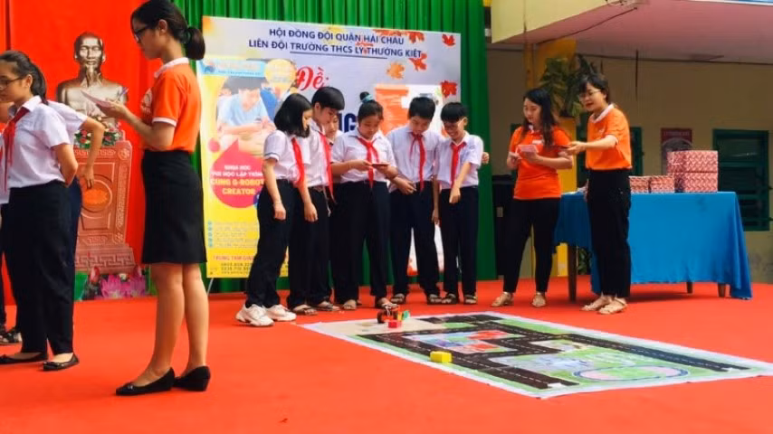 HS Trường THCS Lý Thường Kiệt với chương trình trải nghiệm STEM Robotic.