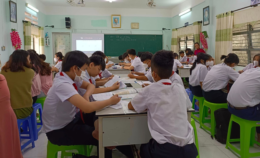 Giờ học Ngữ văn của học sinh lớp 7, Trường THCS Nguyễn Lương Bằng (quận Liên Chiểu, TP Đà Nẵng). Ảnh: NTCC Giờ học Ngữ văn của học sinh lớp 7, Trường THCS Nguyễn Lương Bằng (quận Liên Chiểu, TP Đà Nẵng). Ảnh: NTCC