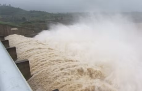 Thuy dien song Ba Ha xa lu ky luc, chinh quyen khuyen cao nguy hiem - Anh 1