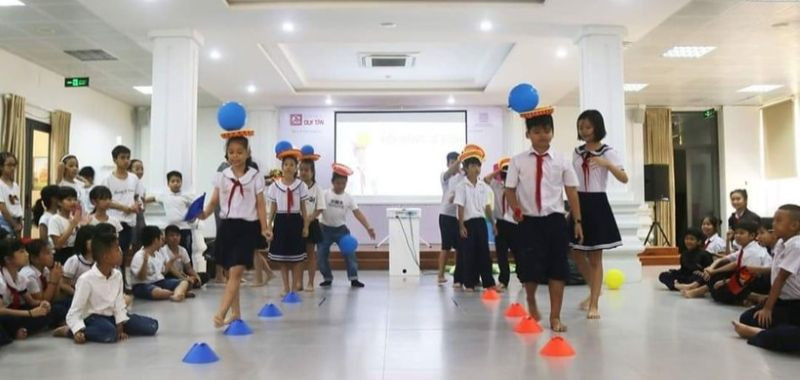 Học sinh Trường Tiểu học Võ Thị Sáu (quận Hải Châu, TP Đà Nẵng) với các trò chơi trải nghiệm trong chương trình giáo dục địa phương, giờ học tại Bảo tàng Chăm.