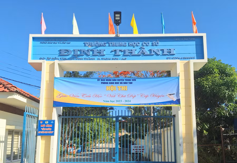 Phòng GD&ĐT Thoại Sơn (An Giang) tổ chức Hội thi giáo viên tiểu học "Viết chữ đẹp" cấp huyện năm học 2023 - 2024. (Ảnh: Trọng Nhân)