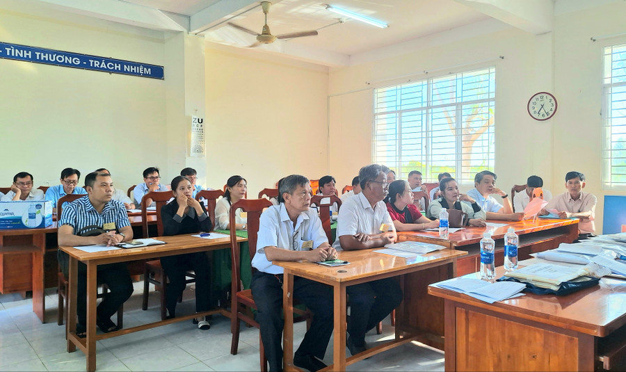 Giám thị tham gia công tác coi thi. (Ảnh: Trọng Nhân) Giám thị tham gia công tác coi thi. (Ảnh: Trọng Nhân)