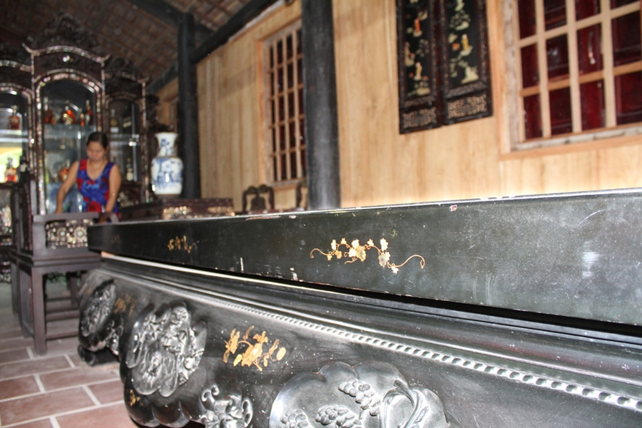 Tấm phản bằng gỗ gõ nguyên khối, chạm khắc tinh xảo