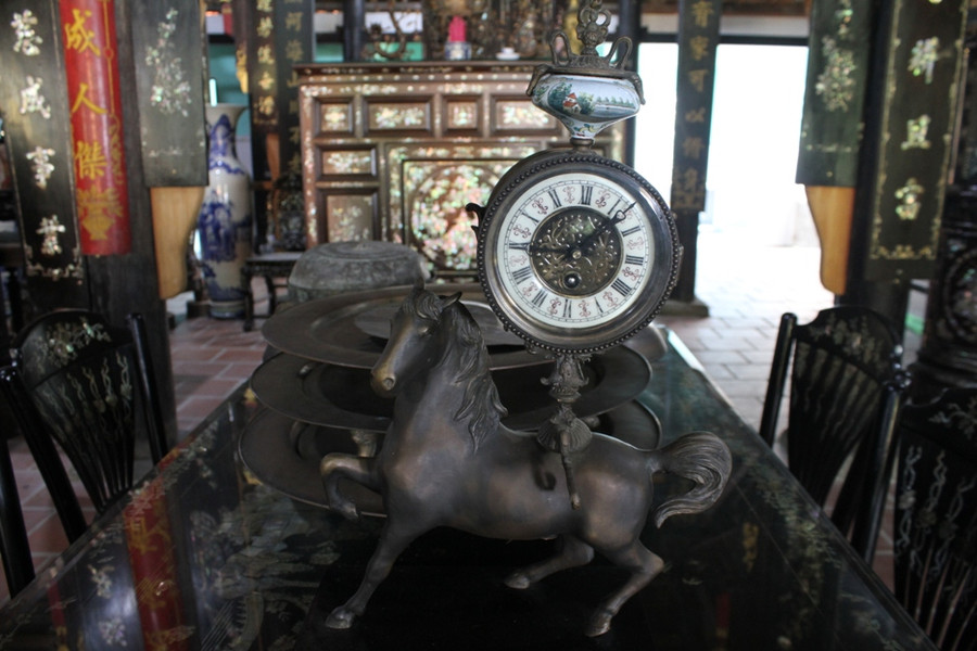 Nhiều món đồ cổ được gia chủ bỏ công sưu tầm.