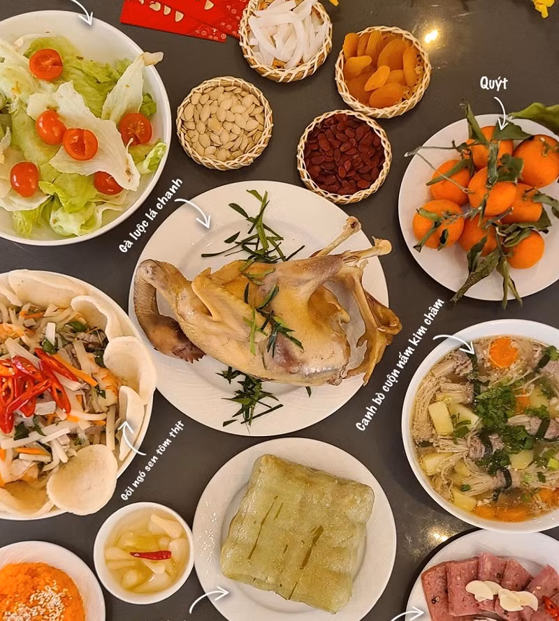 Mâm cơm Tết của du học sinh Việt Nam tại Mỹ. Ảnh: NVCC