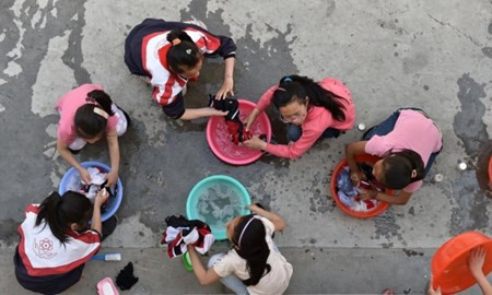 Bi kịch phía sau 4 trẻ em TQ uống thuốc sâu tự tử Bi kich phia sau 4 tre em TQ uong thuoc sau tu tu