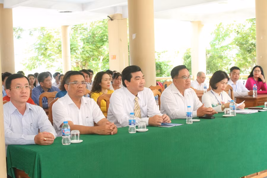 Đại biểu dự khai mạc Kỳ thi chọn học sinh giỏi quốc gia cấp THPT năm học 2023 - 2024 tại Trường THPT chuyên Lý Tự Trọng (TP Cần Thơ).