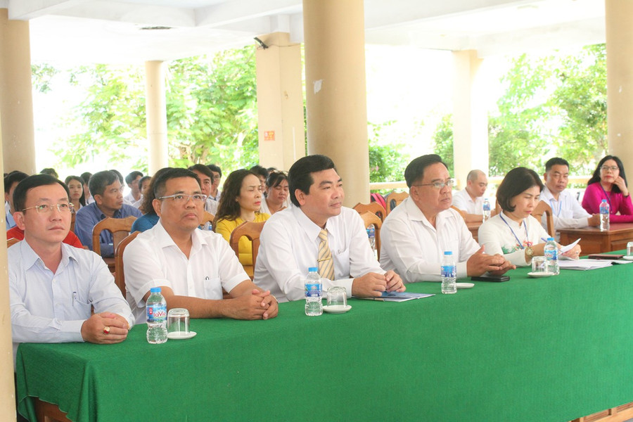 Đại biểu dự khai mạc Kỳ thi chọn học sinh giỏi quốc gia cấp THPT năm học 2023 - 2024 tại Trường THPT chuyên Lý Tự Trọng (TP Cần Thơ). Đại biểu dự khai mạc Kỳ thi chọn học sinh giỏi quốc gia cấp THPT năm học 2023 - 2024 tại Trường THPT chuyên Lý Tự Trọng (TP Cần Thơ).