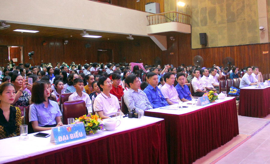 Các đại biểu tham dự Liên hoan các đội tuyên truyền măng non năm 2019 Các đại biểu tham dự Liên hoan các đội tuyên truyền măng non năm 2019