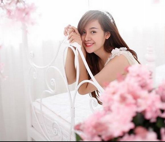 Bà Tưng chơi trội khi đi bơi mặc đồ dạ hội ba tung mac do da hoi di boi, ba tung khoe vong 1, ba tung mac da hoi di boi, le thi huyen anh