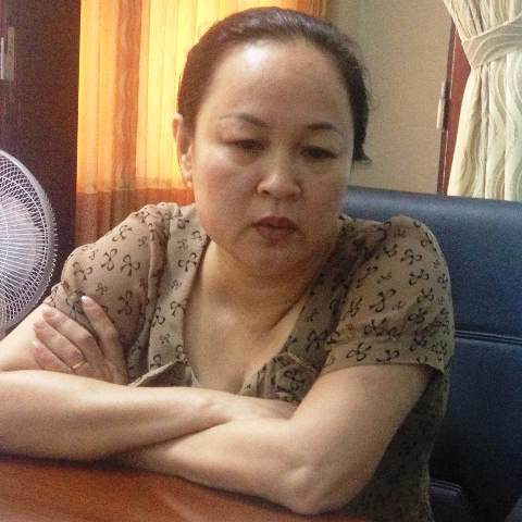 GĐ Bệnh viện ĐK Kỳ Anh- bà Phạm Thị Xuân Liễu trao đổi về vụ việc với báo chí. Ảnh: Trần Tuấn