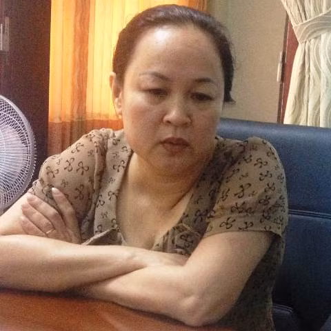 GĐ Bệnh viện ĐK Kỳ Anh- bà Phạm Thị Xuân Liễu trao đổi về vụ việc với báo chí. Ảnh: Trần Tuấn