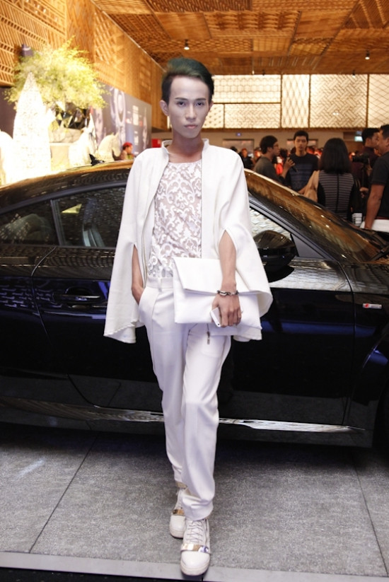 Khóc thét với phong cách thời trang của giới trẻ Việt ảnh 4 Có phong thái của một fashionista nhưng chàng trai này có lẽ phải xem lại cách kết hợp trang phục.