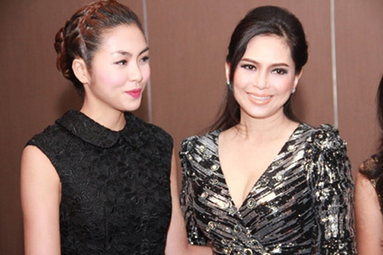 Những cặp mẹ chồng nàng dâu ngang tài ngang sắc trong showbiz - Ảnh 3