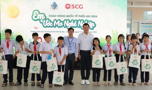 Ngày 21/05, SCG tổ chức Ngày hội quốc tế thiếu nhi tại trường Nuôi dạy trẻ Khuyết tật với nhiều hoạt động vui chơi và trao thưởng.