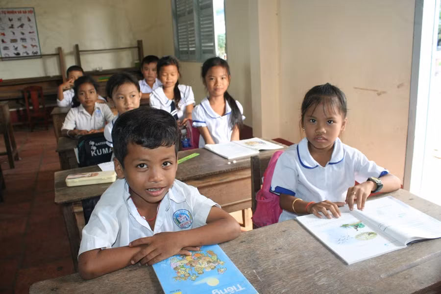 Học sinh vùng dân tộc xã Hàm Giang (huyện Trà Cú, Trà Vinh). Ảnh: Q. Ngữ.