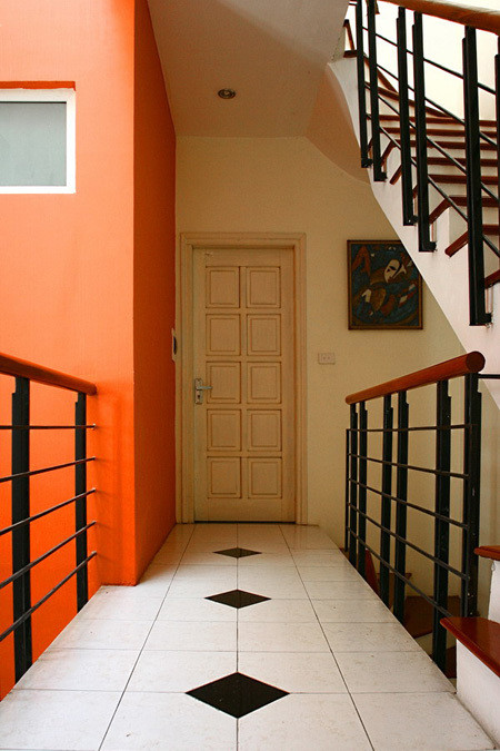 Ngôi nhà với màu đỏ may mắn ảnh 7