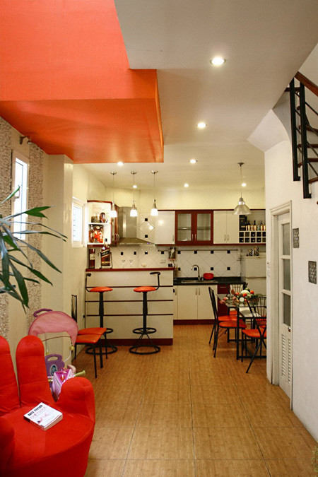 Ngôi nhà với màu đỏ may mắn ảnh 3