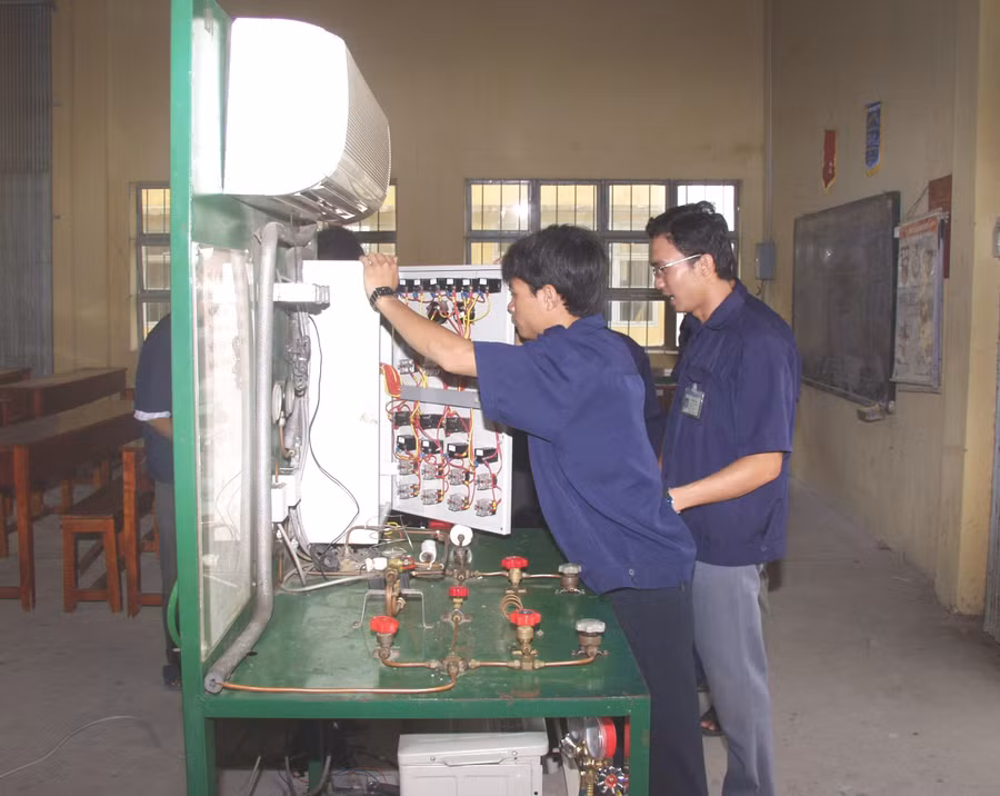 Đối với các trường nghề, cơ sở giáo dục nghề nghiệp, công tác tư vấn, hỗ trợ học sinh được xác định là vô cùng quan trọng.