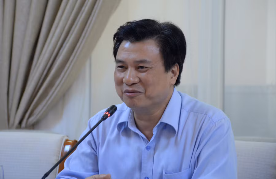 Thứ trưởng Bộ GD&ĐT Nguyễn Hữu Độ phát biểu tại cuộc họp.