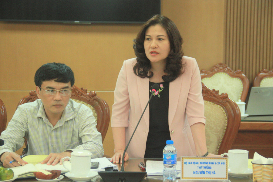 Thứ trưởng Bộ Lao động-Thương binh và Xã hội Nguyễn Thị Hà phát biểu tại buổi làm việc.