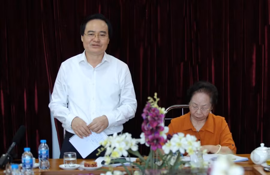 Bộ trưởng Bộ GD&ĐT Phùng Xuân Nhạ phát biểu tại buổi làm việc. Ảnh: Kim Hiền