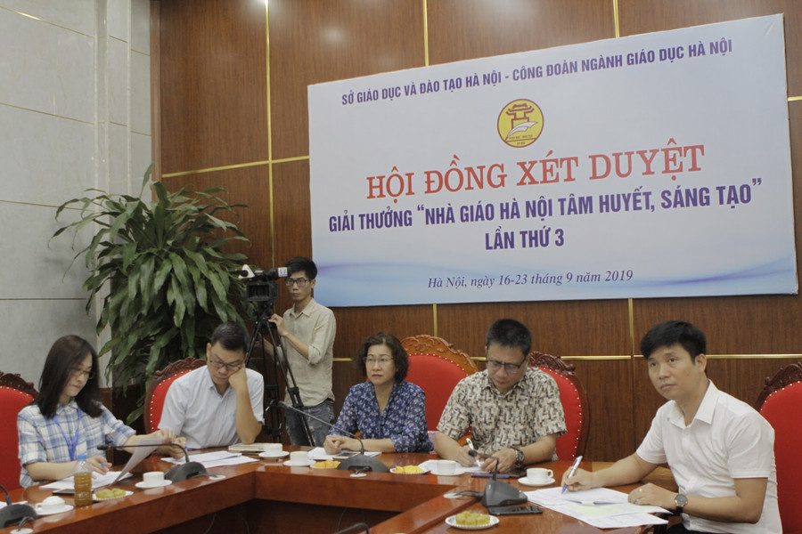 Hội đồng xét duyệt khối Tiểu học.