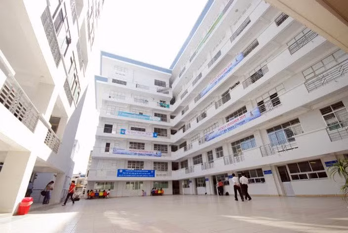 Trường ĐH Công nghệ TP Hồ Chí Minh.