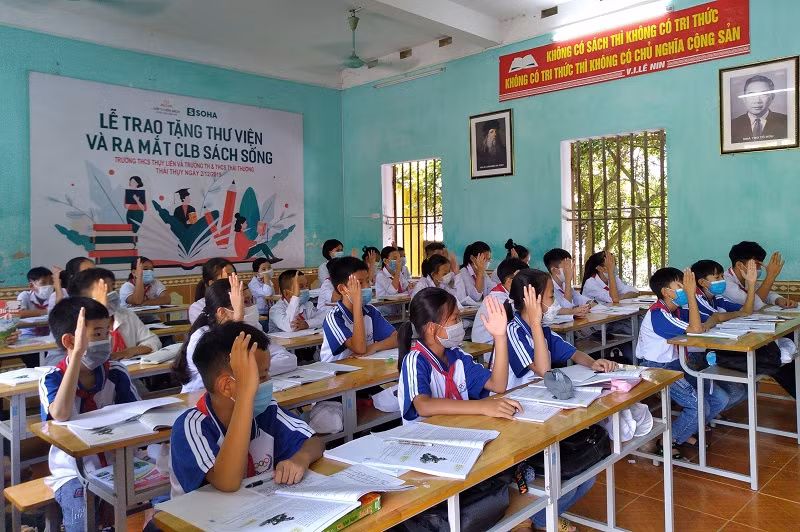 Học sinh Trường THCS Thụy Liên, Thái Bình trong ngày đầu tiên của năm học mới 2021 - 2022.