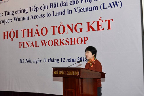 Tiến sĩ Khuất Thu Hồng phát biểu tại Hội thảo