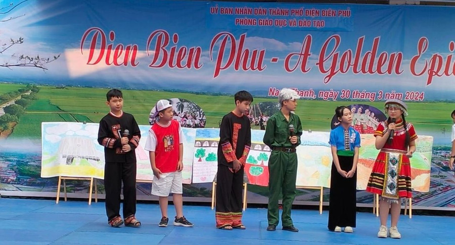 Những giờ học về truyền thống lịch sử thông qua các vở kịch, bài hát bằng tiếng Anh. Ảnh: NTCC Những giờ học về truyền thống lịch sử thông qua các vở kịch, bài hát bằng tiếng Anh. Ảnh: NTCC