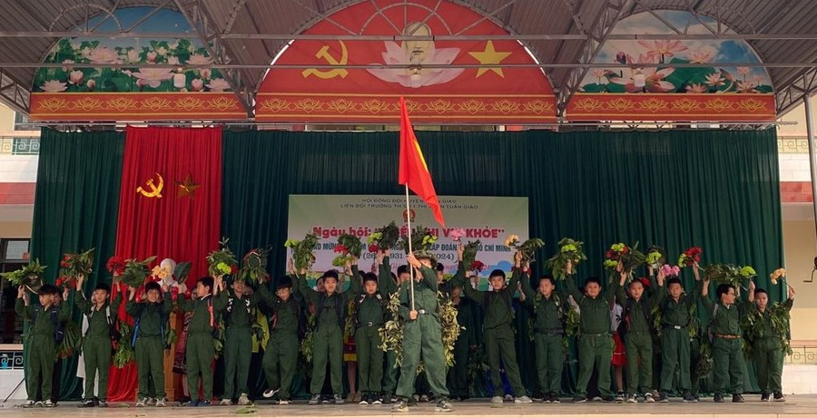 Học sinh Trường Tiểu học số 1 thị trấn Tuần Giáo tìm hiểu lịch sử qua các hoạt động trải nghiệm. Ảnh: Hà Thuận Học sinh Trường Tiểu học số 1 thị trấn Tuần Giáo tìm hiểu lịch sử qua các hoạt động trải nghiệm. Ảnh: Hà Thuận