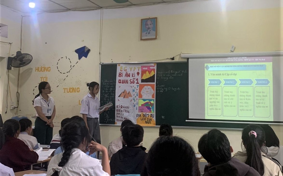 Tiết học Lịch sử của cô trò Trường PTDTNT tỉnh Điện Biên. Ảnh: NTCC Tiết học Lịch sử của cô trò Trường PTDTNT tỉnh Điện Biên. Ảnh: NTCC