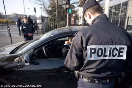 Paris lo diem yeu ha tang giao thong cong cong - Anh 1