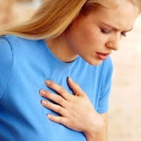 Đau tức ngực là một biểu hiện của ung thư phổi