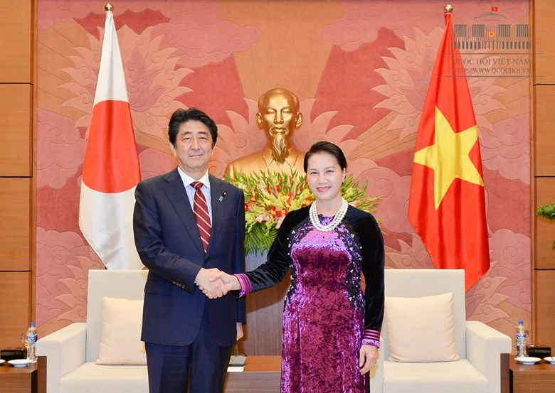 Chủ tịch Quốc hội Nguyễn Thị Kim Ngân và Thủ tướng Nhật Bản Shinzo Abe - Ảnh: Quochoi.vn