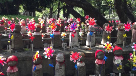 Tại sao phụ nữ Nhật, Mỹ đều tìm đến tượng Jizo sau khi sẩy thai? - Ảnh 1 Tai sao phu nu Nhat, My deu tim den tuong Jizo sau khi say thai? - Anh 1