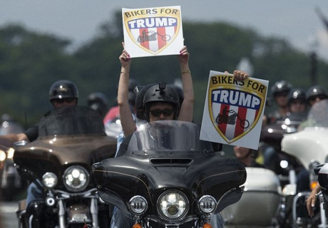 5.000 tay dua xam tro den giup Trump ngay nham chuc - Anh 1