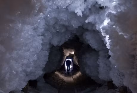 Chum anh: Ngoi lang lanh nhat hanh tinh voi nhiet do duoi -71 do C - Anh 13