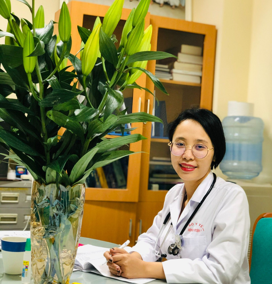 Bác sĩ Ninh Thị Phương Mai, Khoa Nội Nhi Tổng hợp, Bệnh viện E. Ảnh: NVCC