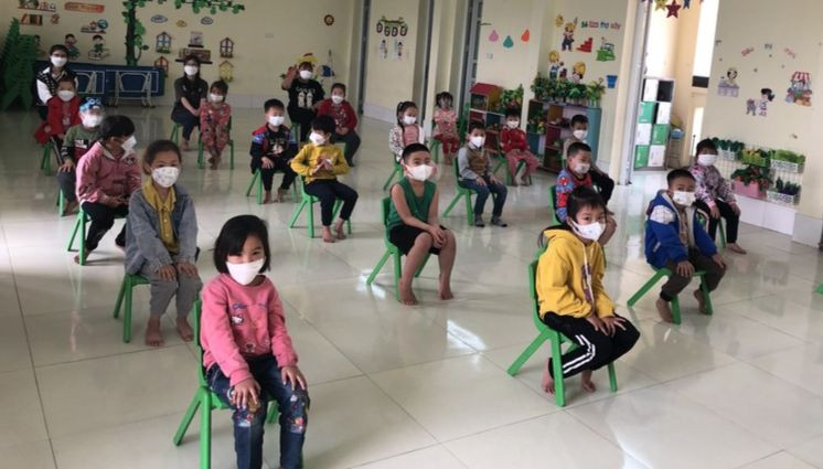 Trường Mầm non Trung Nghĩa, tỉnh Hưng Yên, đón trẻ đi học lại sau dịch Covid-19 năm 2022. Ảnh: NTCC