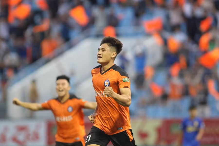 Nguyễn Phi Hoàng. Nguyễn Phi Hoàng.