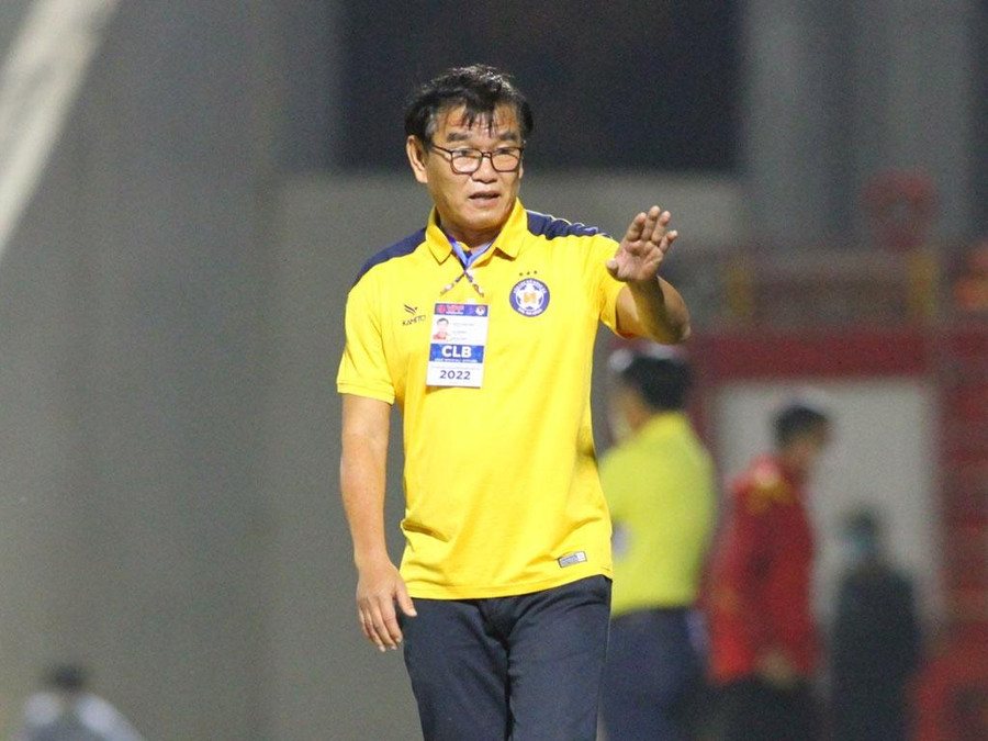 Huấn luyện viên Phan Thanh Hùng.