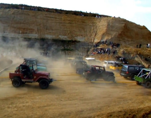 Kéo co bằng xe ủi: 1 chọi hẳn 20 - 3