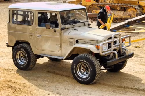 Kéo co bằng xe ủi: 1 chọi hẳn 20 - 4