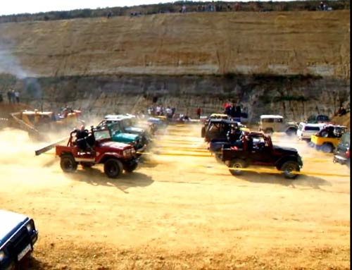 Kéo co bằng xe ủi: 1 chọi hẳn 20 - 2